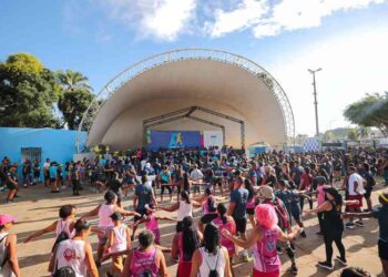 abril-em-movimento-atrai-cerca-de-tres-mil-pessoas-de-diversas-idades-neste-domingo-(27)
