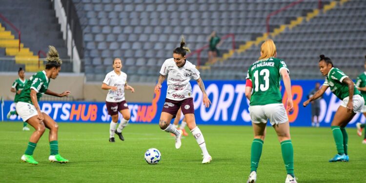 ferroviaria-vence-para-continuar-na-lideranca-do-brasileirao-feminino