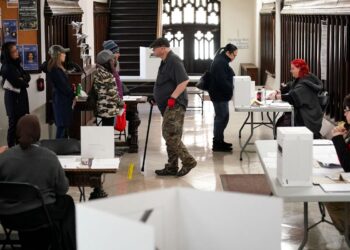 canadenses-vao-as-urnas-em-eleicao-dominada-por-preocupacoes-com-trump