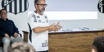 ex-auxiliar-de-tite,-cleber-xavier-debuta-como-tecnico-no-santos