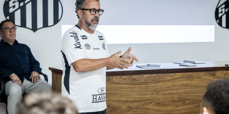 ex-auxiliar-de-tite,-cleber-xavier-debuta-como-tecnico-no-santos