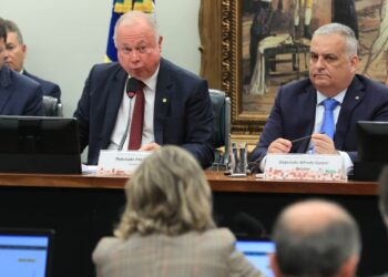 ccj-analisa-suspensao-de-acao-contra-bolsonaro-e-ramagem-no-stf