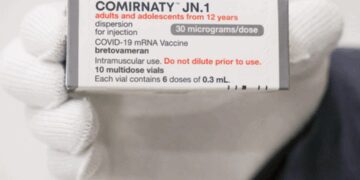 covid-19:-brasil-recebe-novo-lote-de-vacinas-com-mais-de-1,3-milhao-de-doses