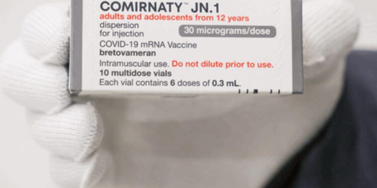 covid-19:-brasil-recebe-novo-lote-de-vacinas-com-mais-de-1,3-milhao-de-doses