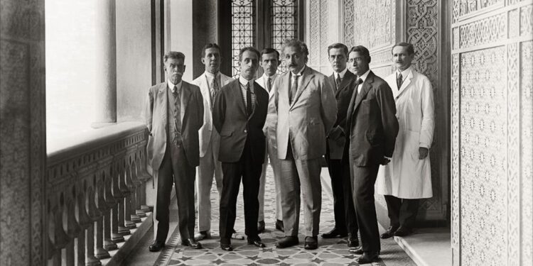ha-100-anos,-albert-einstein-chegava-ao-brasil-em-visita-cientifica