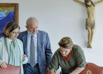 “lula-quer-mulheres-mais-contentes-e-protegidas”,-diz-nova-ministra