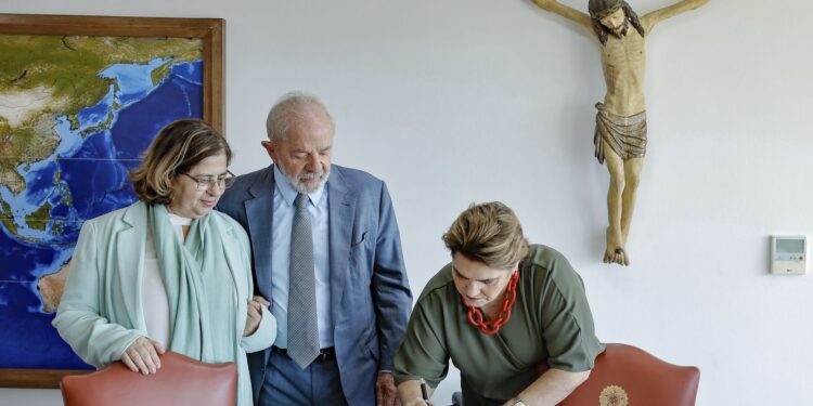 “lula-quer-mulheres-mais-contentes-e-protegidas”,-diz-nova-ministra