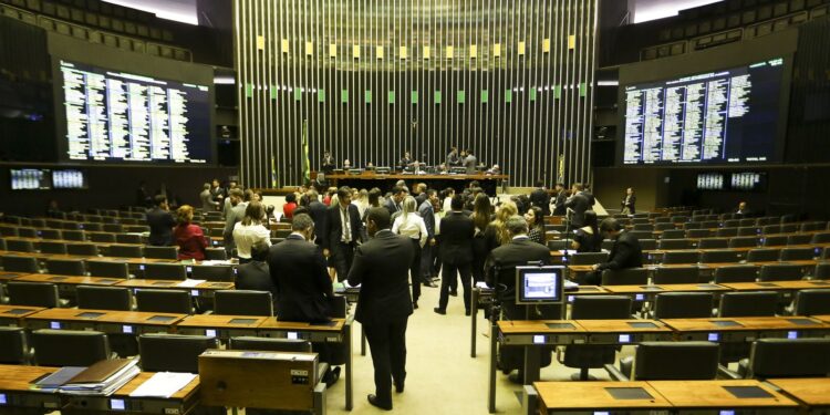 camara-pode-votar-urgencia-para-aumentar-numero-de-deputados-federais