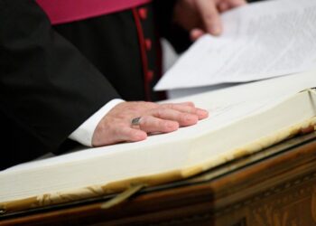 cardeais-entram-em-reclusao-antes-do-conclave-para-eleger-novo-papa