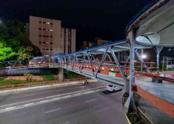 passarela-do-antigo-maxxi-atacado-recebe-nova-iluminacao-e-garante-mais-seguranca-aos-municipes