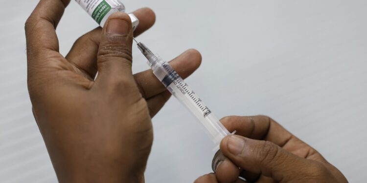 rio-retoma-nesta-quarta-feira-vacinacao-atualizada-contra-covid-19