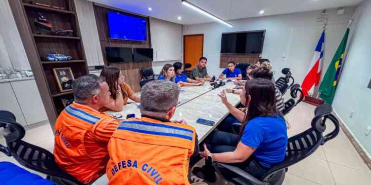 prefeita-se-reune-com-equipe-para-definir-acoes-de-apoio-as-familias-afetadas-pelas-chuvas