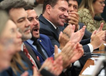 ccj-da-camara-aprova-suspensao-da-acao-contra-bolsonaro-e-ramagem