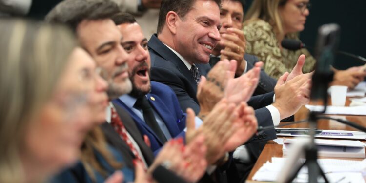 ccj-da-camara-aprova-suspensao-da-acao-contra-bolsonaro-e-ramagem