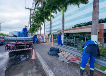 prefeitura-inicia-instalacao-de-abrigo-de-ponto-de-onibus-na-estrada-do-coco
