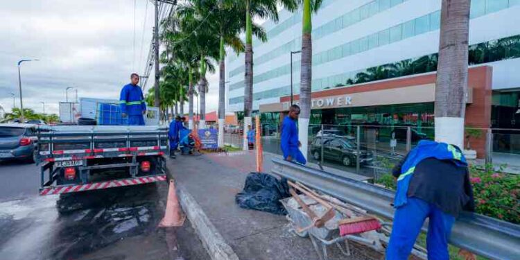 prefeitura-inicia-instalacao-de-abrigo-de-ponto-de-onibus-na-estrada-do-coco