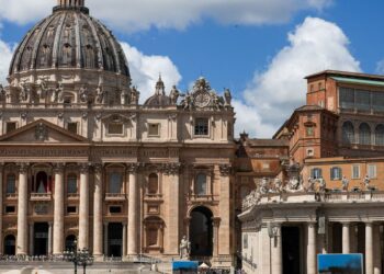 vaticano-registra-fumaca-branca;-novo-papa-e-eleito