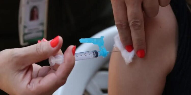 hpv:-vacinacao-e-forma-mais-eficaz-de-protecao