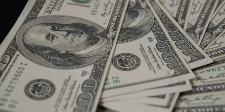 dolar-em-queda,-cotado-a-r$-5,66