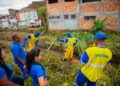 prefeita-debora-regis-acompanha-o-trabalho-de-limpeza-de-canais-e-dialoga-com-a-comunidade