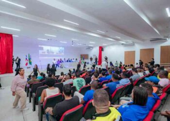 prefeita-debora-participa-de-debate-sobre-regulamentacao-de-motoristas-de-aplicativo