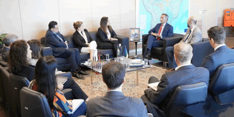 parceria-com-banco-mundial-avanca-para-levar-agua,-renda-e-inclusao-ao-interior-do-pais