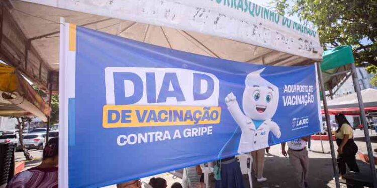 prefeita-debora-regis-prestigia-dia-d-de-vacinacao-e-acompanha-acao-nas-usfs