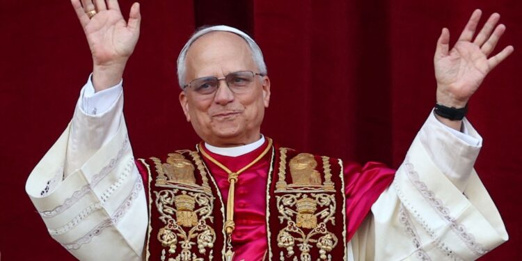 em-1a-saida-do-vaticano,-leao-14-visita-tumulo-do-papa-francisco