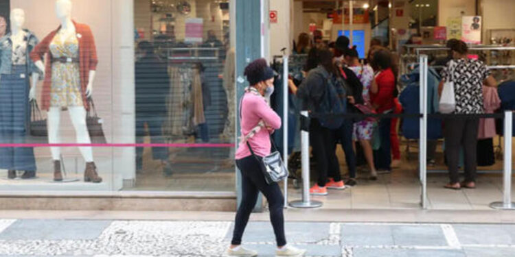 regra-sobre-trabalho-no-comercio-aos-domingos-e-feriados-entra-em-vigor-em-julho