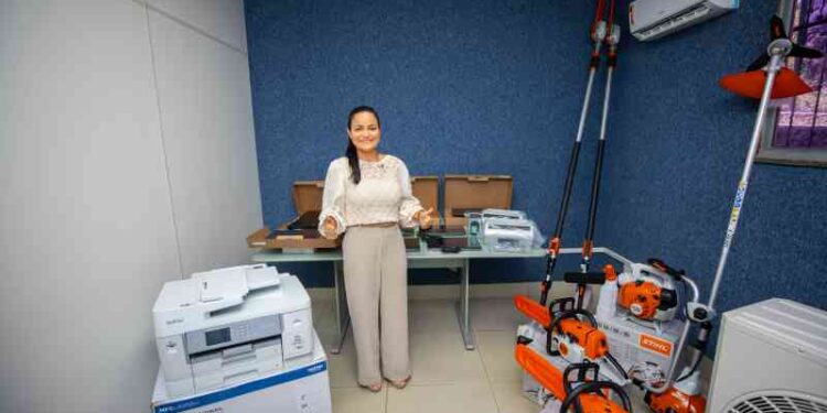 prefeita-debora-celebra-chegada-de-novos-equipamentos-para-fortalecer-acoes-da-semma