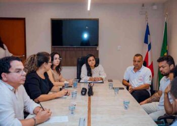 prefeita-debora-fortalece-dialogos-para-avancos-educacionais