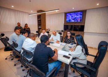 prefeita-trata-obras-de-macrodrenagem-no-municipio-em-reuniao-com-a-conder