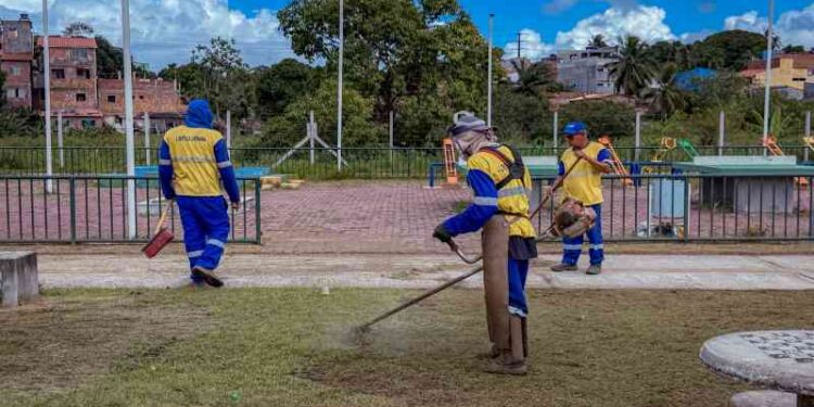 servico-de-limpeza-urbana-e-realizado-no-quingoma