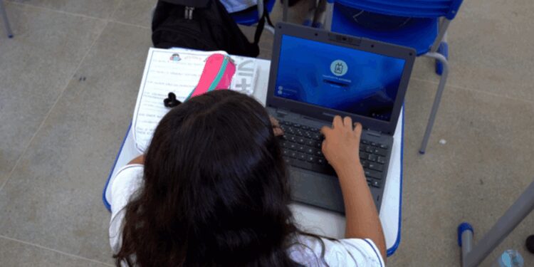 ministerio-das-comunicacoes-avanca-para-conectar-escolas-publicas-a-internet-de-alta-velocidade