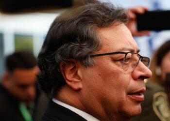 presidente-da-colombia-sugere-greve-geral-apos-acusar-senado-de-fraude