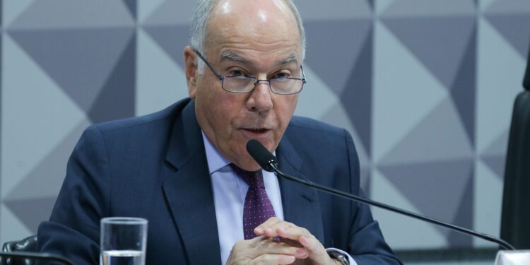 vieira-defende-ida-de-lula-a-russia-no-dia-da-vitoria-contra-nazismo