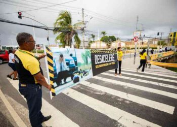 prefeitura-leva-campanha-sobre-seguranca-no-transito-as-ruas-de-lauro-de-freitas