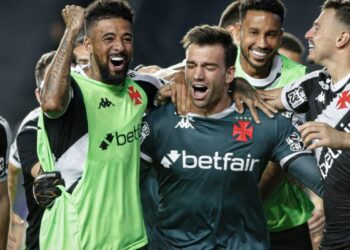 vasco-supera-operario-nos-penaltis-e-segue-vivo-na-copa-do-brasil