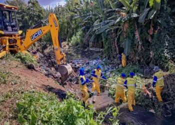 lauro-de-freitas-intensifica-limpeza-nos-rios,-drenagens-e-acoes-da-operacao-buraco-zero