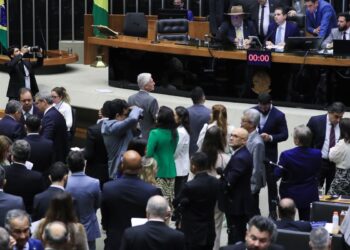 camara-aprova-projeto-que-reajusta-salarios-de-servidores-publicos