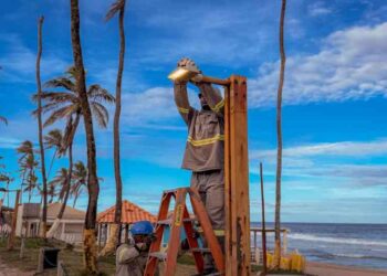calcadao-das-praias-de-lauro-recebem-manutencao-na-rede-eletrica