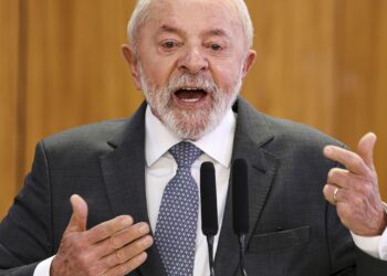 com-crise-de-labirintite,-lula-faz-exames-em-hospital-em-brasilia