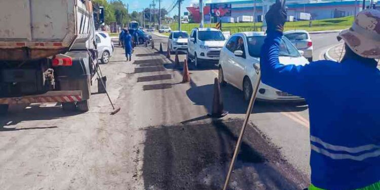 avenida-luiz-tarquinio-recebe-servicos-da-operacao-buraco-zero