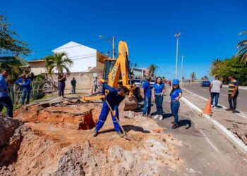 obra-de-drenagem-teve-o-acompanhamento-da-prefeita-debora