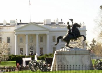 radios-publicas-dos-eua-processam-trump-apos-corte-de-verbas