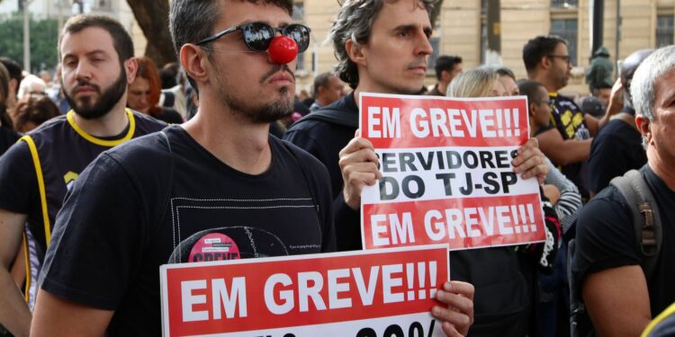 servidores-da-justica-de-sp-suspendem-greve