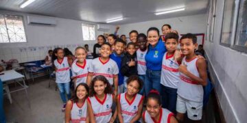 prefeita-entrega-servicos-de-manutencao-da-escola-mercedes-do-espirito-santo