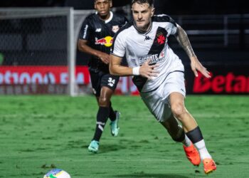 brasileiro:-vasco-enfrenta-bragantino-para-tentar-se-afastar-do-z4
