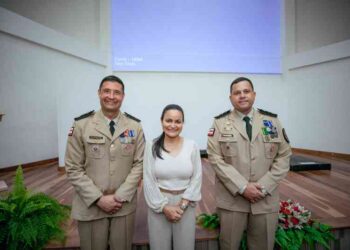 prefeita-debora-prestigia-troca-de-comando-da-81a-cipm-de-itinga