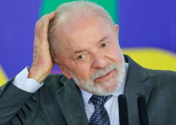 lula-diz-que-atritos-internos-sao-naturais-na-economia-e-meio-ambiente